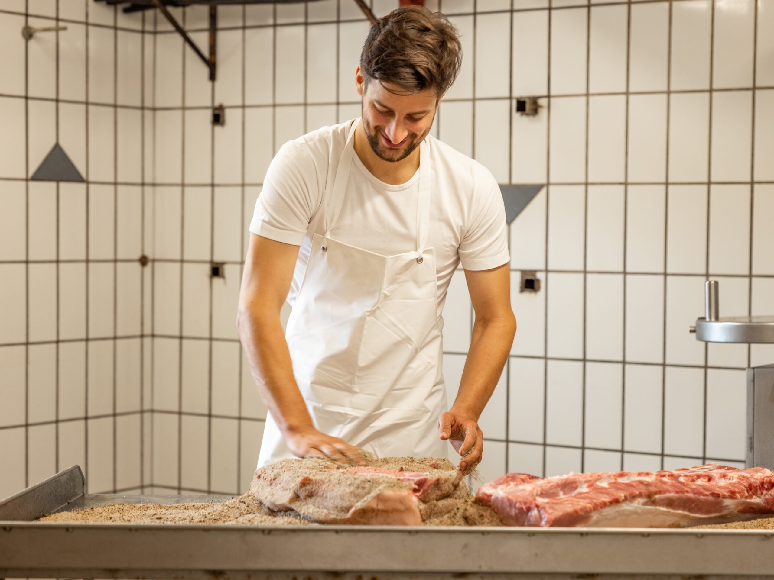 Speck und Würste aus eigener Hofschlachtung